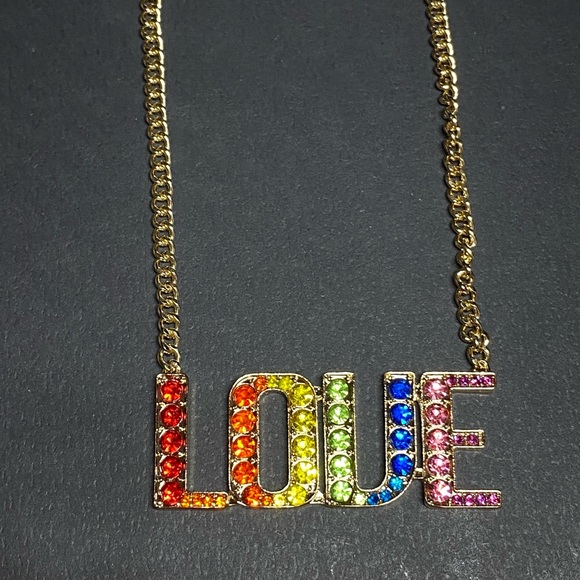Betsey Johnson Love necklace - Picture 7 of 7